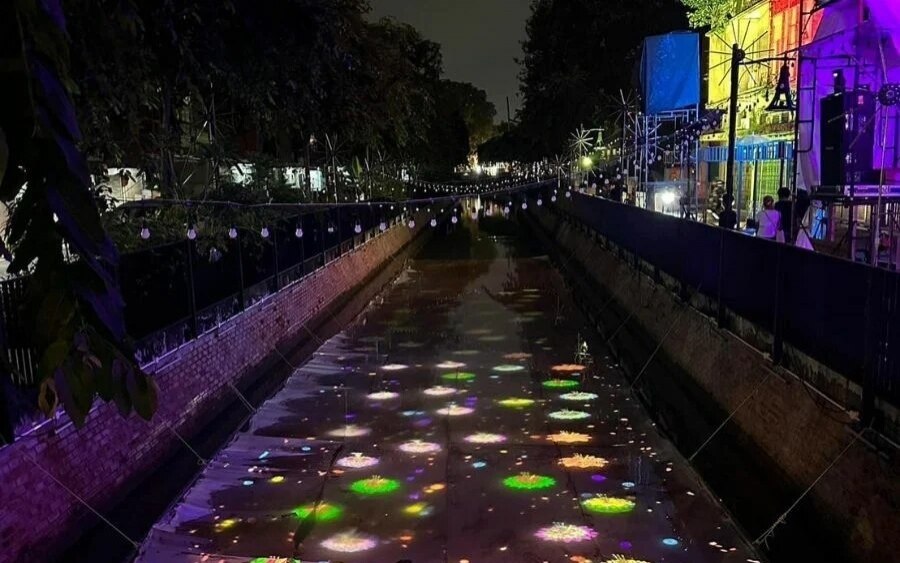 Grosses aufraeumen nach dem festival 3 000 digitale krathong wurden zu wasser gelassen