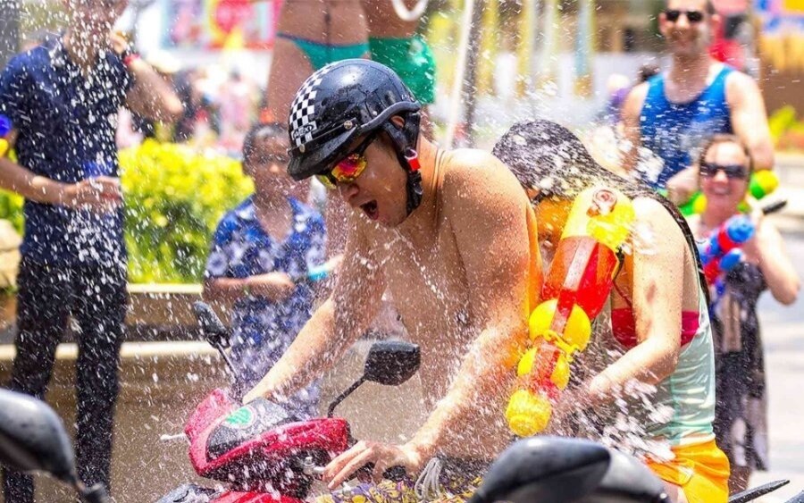 Songkran 2025 thailand zapft den tourismus bei wasserfestival an