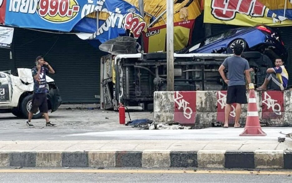 Chaos in Phuket: Deutscher (24) fliegt mit BMW in Geschäft (Video)