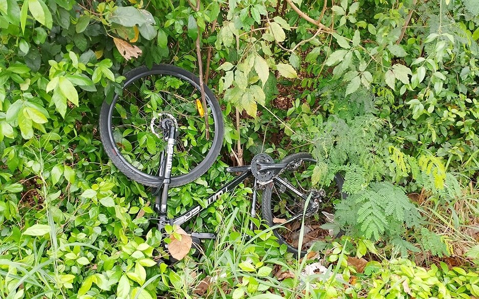 Verlorene Kontrolle: Pick-up-Fahrerin übersieht belgischen Radfahrer - Tod im Krankenhaus