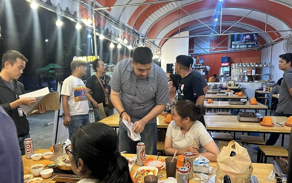 Vietnamesische taschendiebbande in bangkok verhaftet fotos