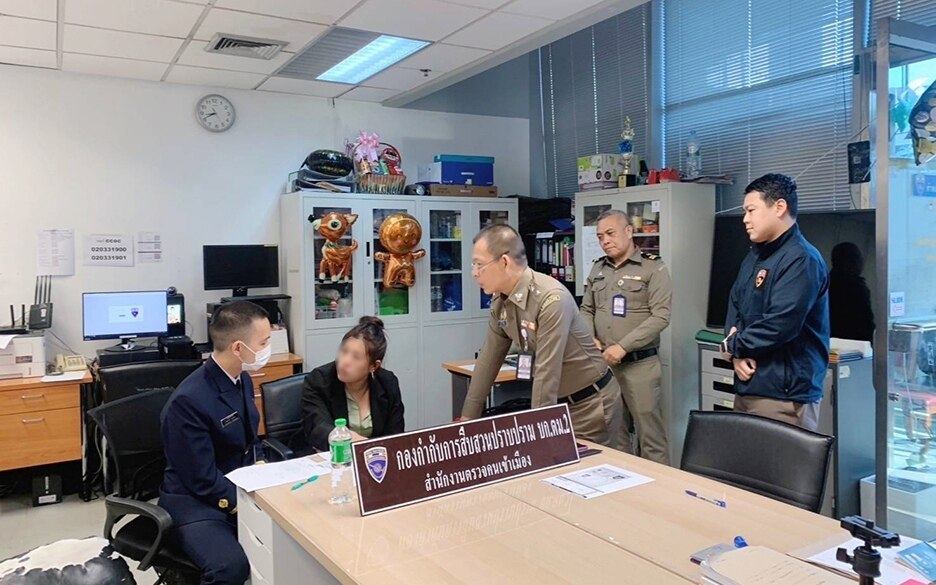 Vor abflug geschnappt erfolgreiche festnahme auslaendischer betruegerin am suvarnabhumi flughafen