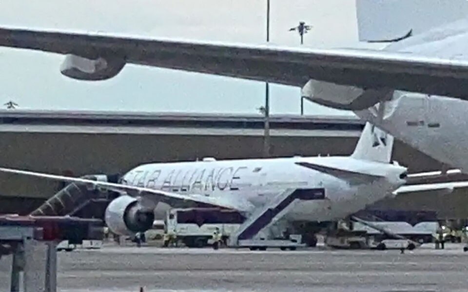 44 passagiere nach schweren turbulenzen auf dem singapore airlines flug sq321 noch im krankenhaus