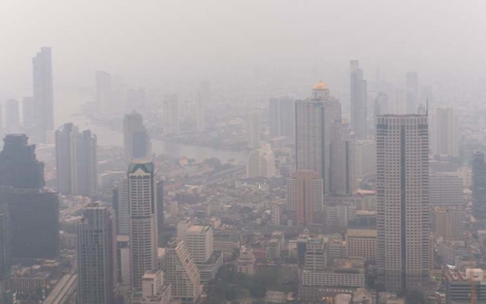 Anhaltende luftverschmutzung in bangkok waehrend des neujahrsfestes