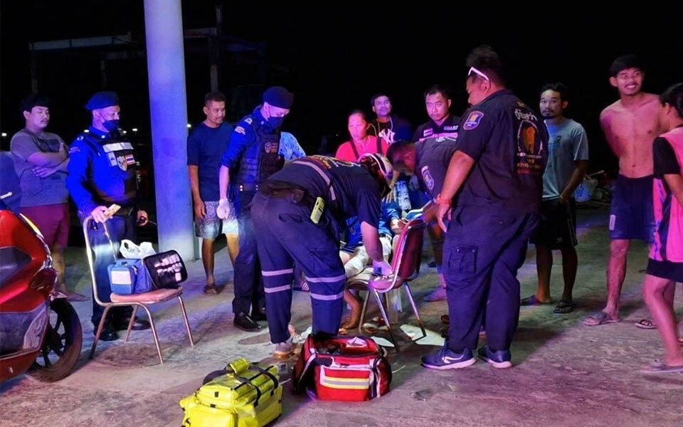 Arbeiter ueberlebt balkonsturz auf baustelle in pattaya