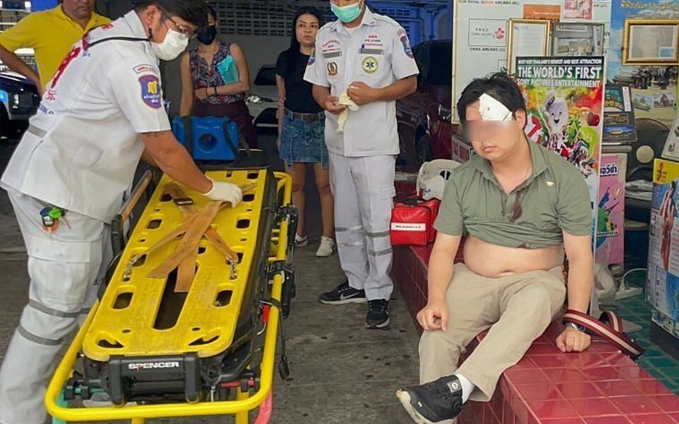 Behinderter Koreaner wird von zwei russischen Schlägern in Pattaya angegriffen