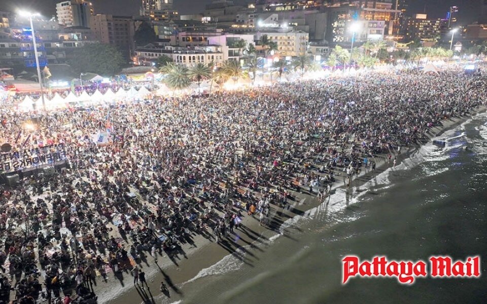 Buergermeister feiert das erfolgreich verlaufene pattaya fireworks festival als grossen erfolg