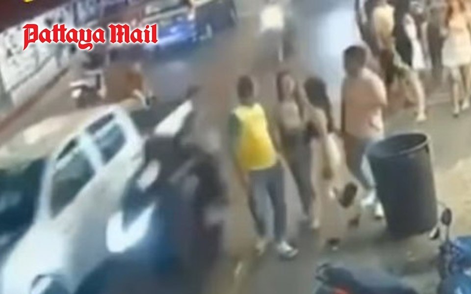 Gegenreaktionen gegen Tourismus in Pattaya: Jugendliche auf Motorrädern schlagen ausländischen Touristen auf den Kopf