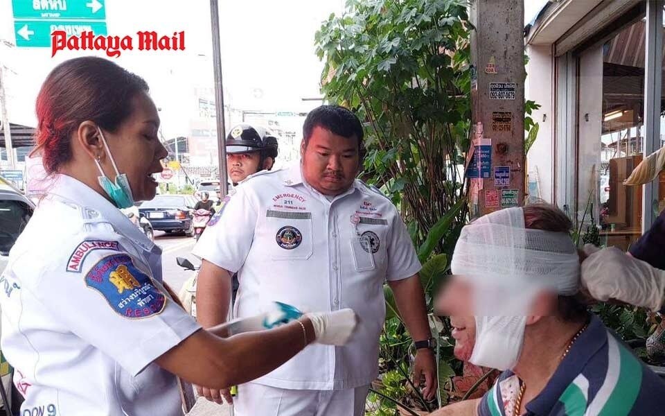 Gewaltsame strassenrandale in pattaya auslaender erleidet schwere verletzungen nach messerangriff