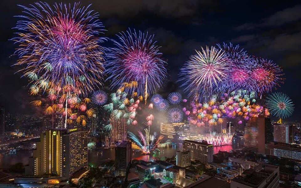 Grosse veranstaltungsorte in bangkok veranstalten countdown feierlichkeiten