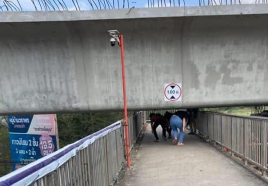 Unbenutzbare Fußgängerbrücke zieht Online-Aufmerksamkeit auf sich