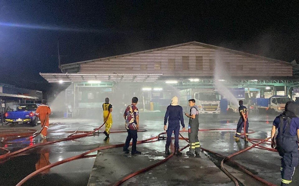 Mehr als 100 menschen durch ammoniakleck in eisfabrik in pattaya verletzt