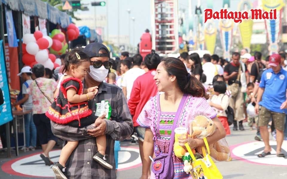 North pattaya road wird zum nationalen kindertag geschlossen