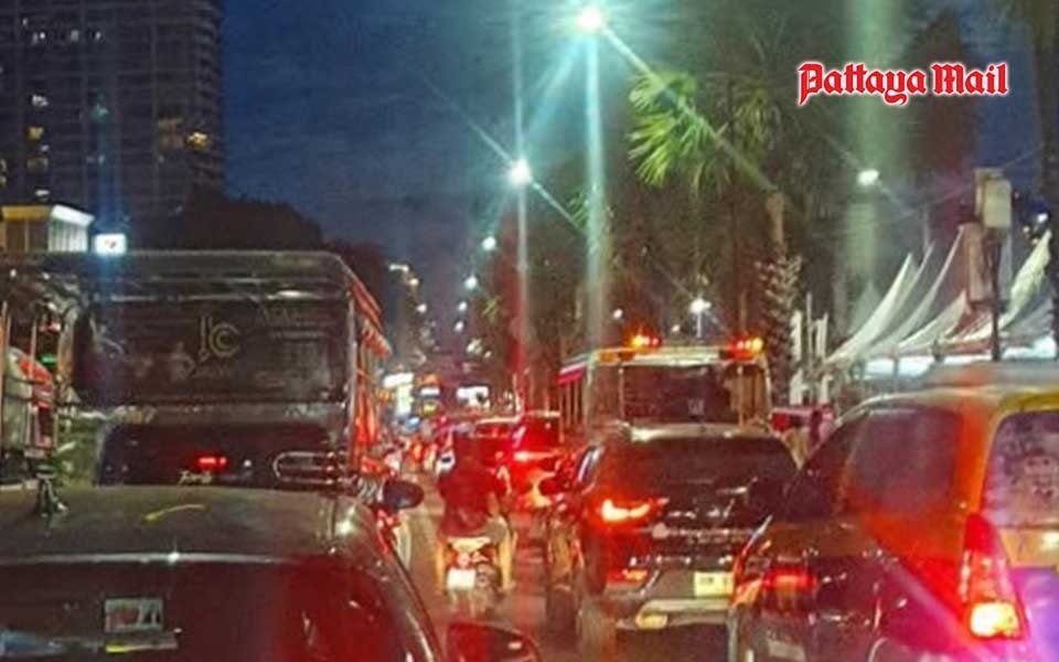 Pattaya bereitet sich auf aufregendes feuerwerksfestival vor verkehr und sicherheit im fokus