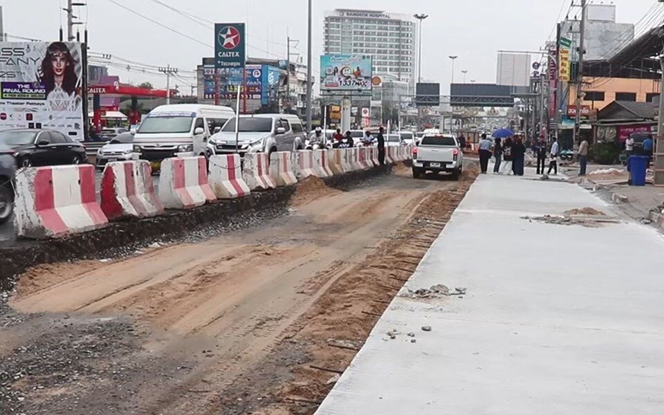 Pattaya kuemmert sich um verkehrsprobleme inmitten von strassenverbesserungsprojekten