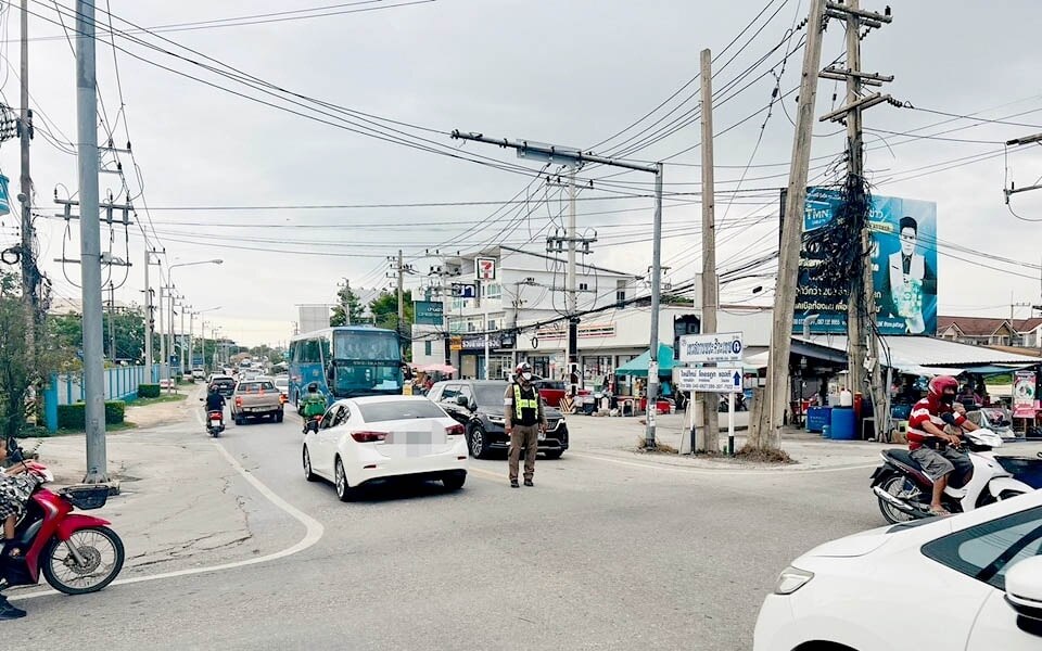 Pattaya meistert verkehrsprobleme mit beginn des schulsemesters