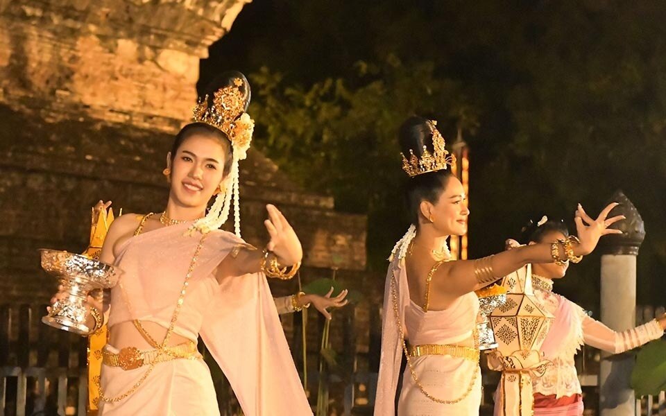 Premierminister trifft privatsektor und nimmt am yi peng festival in chiang mai teil