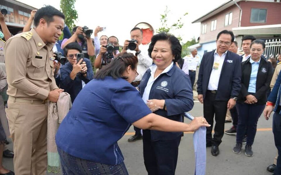 Rai tam village fund in loei wird fuer seine hervorragende arbeit gelobt