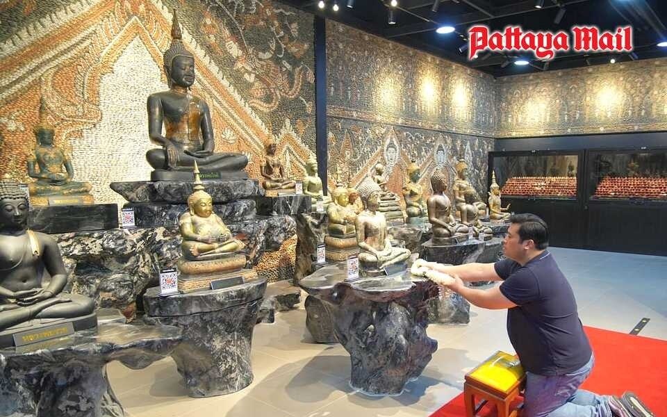 Sohn des koenigs besucht den nong nooch tropical garden in pattaya