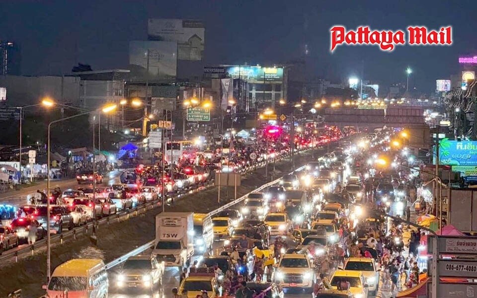 Songkran feierlichkeiten erreichen fieberhoehe in bangsaen beach