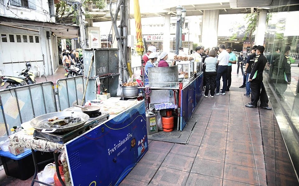 Strassenhandel in bangkok und pattaya ein balanceakt zwischen tradition und moderne