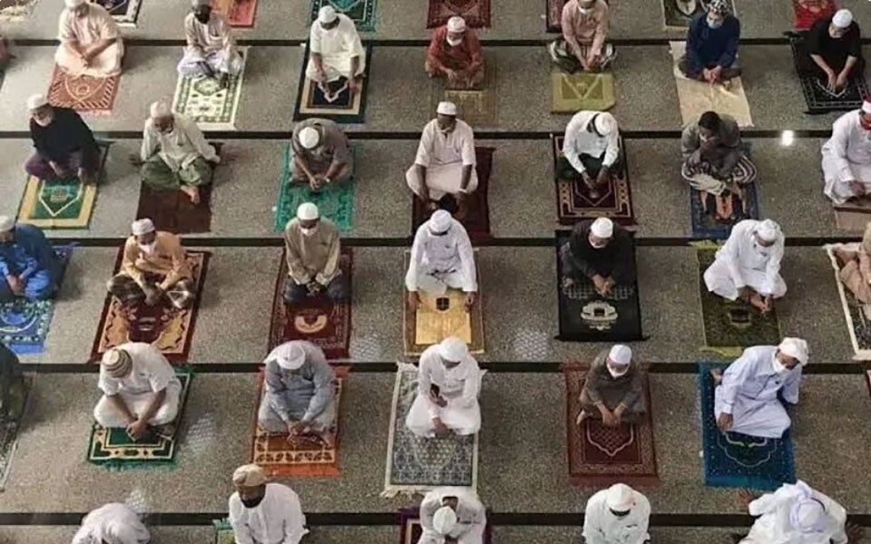 Thailaendische muslime bereiten sich auf die sichtung des ramadan mondes vor