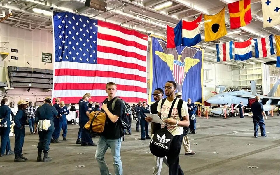 Uss carl vinson staerkt verteidigungsbeziehungen zwischen thailand und den usa ein bedeutender