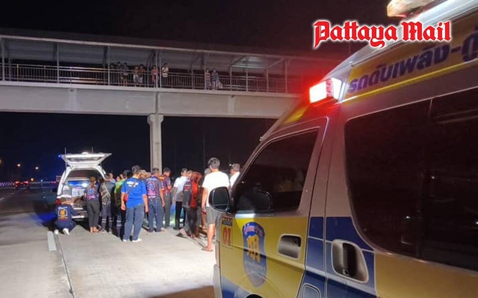 Verkehrsunfall in pattaya frau stirbt beim ueberqueren der strasse waehren freunde die