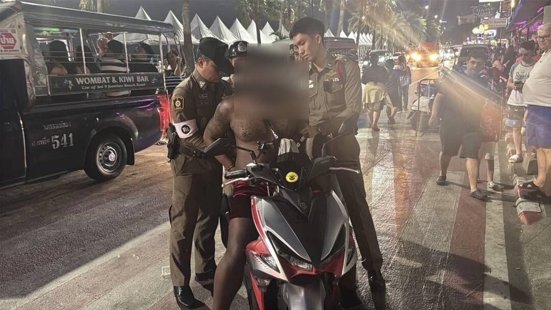 Update: Britischer Tourist in Pattaya verschluckt Strafzettel vor Polizeibeamten - Anklage wegen Zerstörung von Regierungseigentum