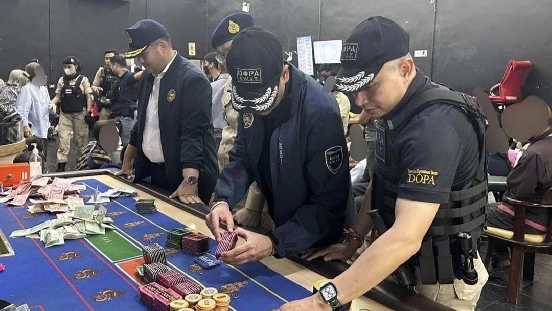 Großangelegte Razzia in illegalem Glücksspielbetrieb in Nakhon Nayok: Über 200 Festnahmen