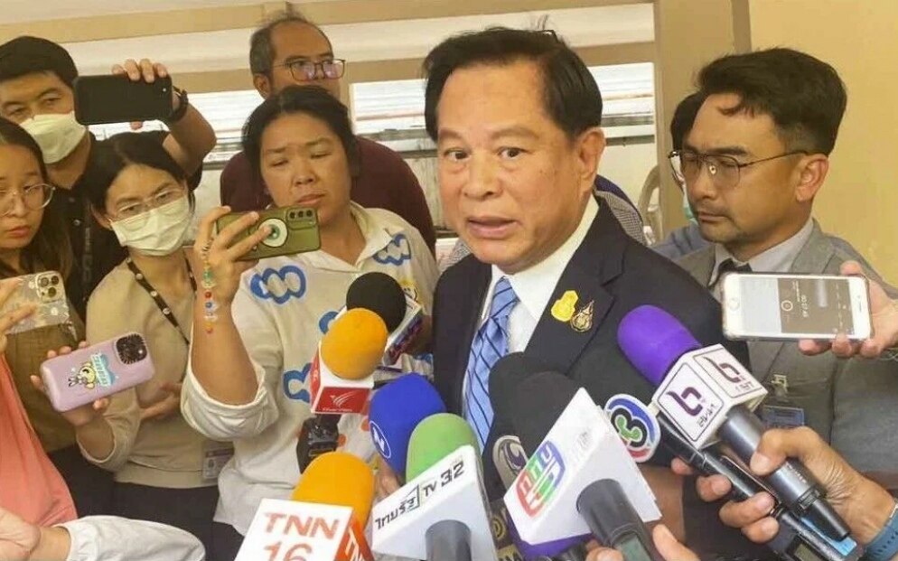 Thailands energieminister ist alarmiert da die benzinpreise trotz versprochener erleichterungen