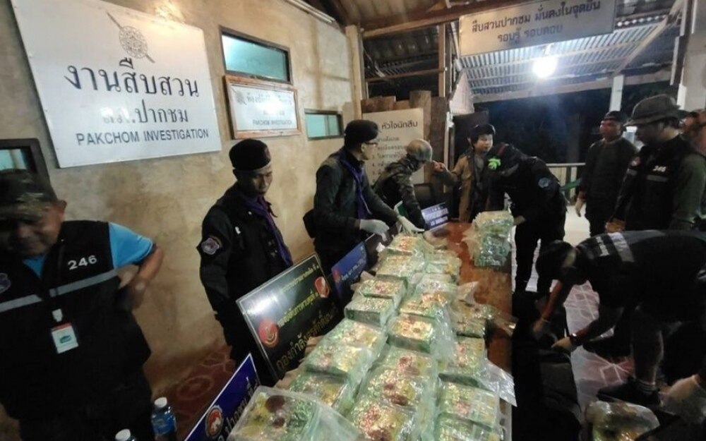 Drogenrazzia in loei thailaendische ranger beschlagnahmen 200 kg crystal meth