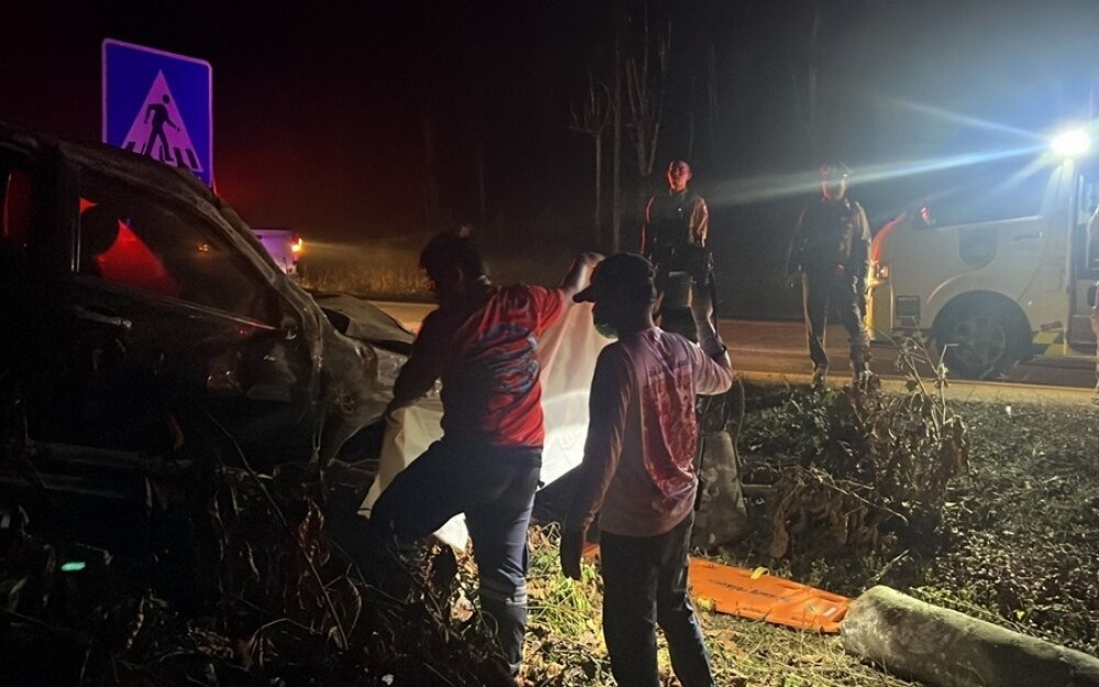 Toedlicher verkehrsunfall in kanchanaburi fluechtige fahrer schmuggeln 30 migranten