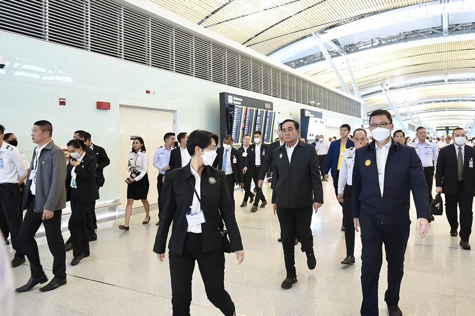 Premierminister besichtigt neues Terminal am Flughafen Suvarnabhumi vor der Inbetriebnahme im September