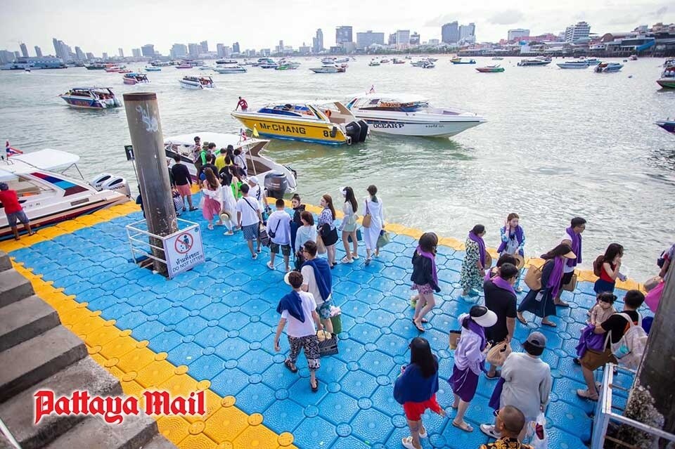 Koh Larn empfängt Tausende von Touristen am nationalen Muttertag