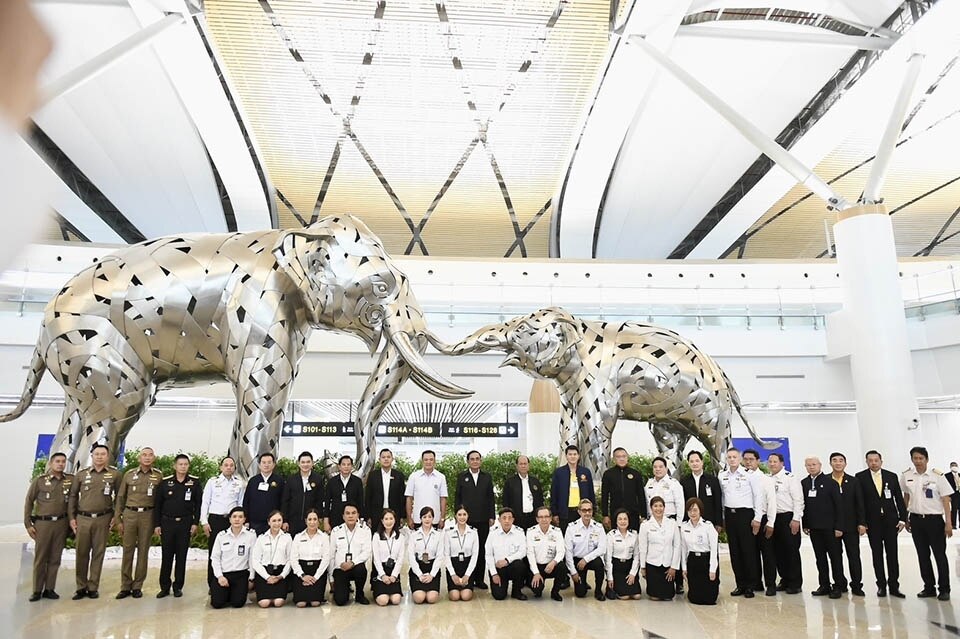 Premierminister besichtigt neues Terminal am Flughafen Suvarnabhumi vor der Inbetriebnahme im September