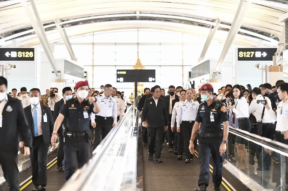 Premierminister besichtigt neues Terminal am Flughafen Suvarnabhumi vor der Inbetriebnahme im September