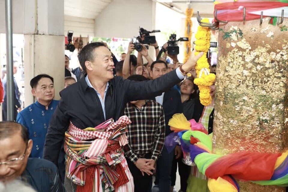 Premierminister besucht Khon Kaen City Pillar Shrine und Ubolratana Dam