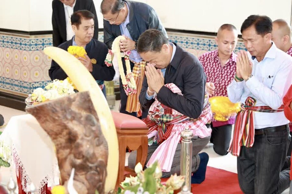 Premierminister besucht Khon Kaen City Pillar Shrine und Ubolratana Dam