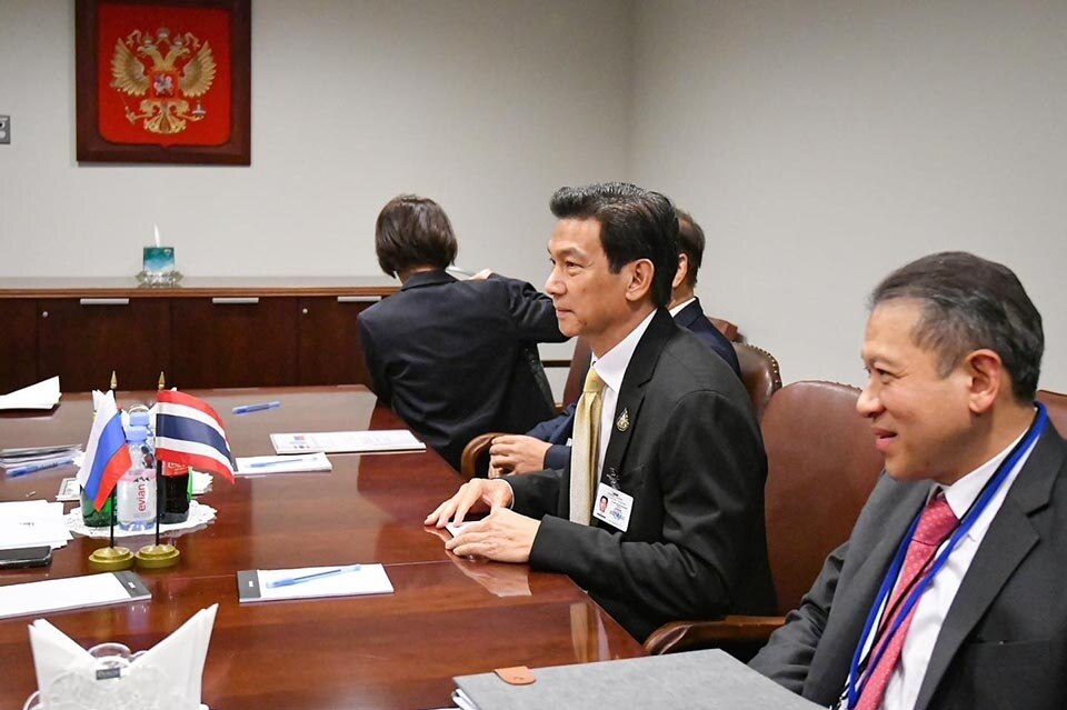 Thailändische und russische Außenminister treffen sich während der UN-Generalversammlung in New York