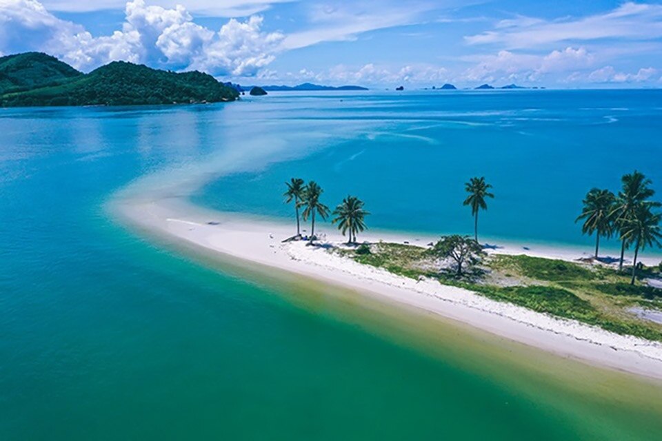 Der &quot;Cape Beach&quot; in Phang-Nga, der als &quot;Malediven Thailands&quot; bezeichnet wird, zieht an den Wochenenden Touristen an