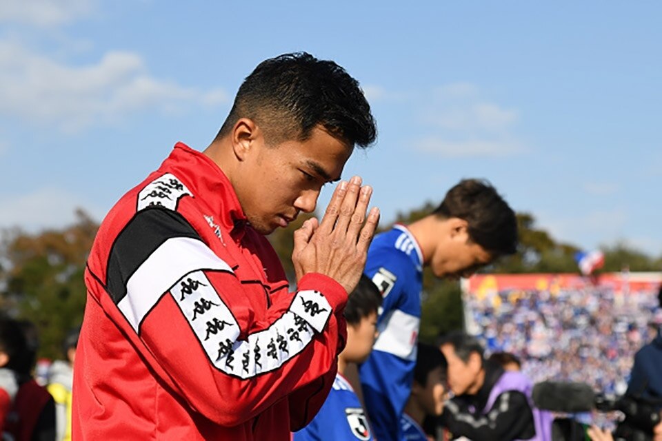 Japaner bewundern Botschaft des thailändischen Fußballspielers