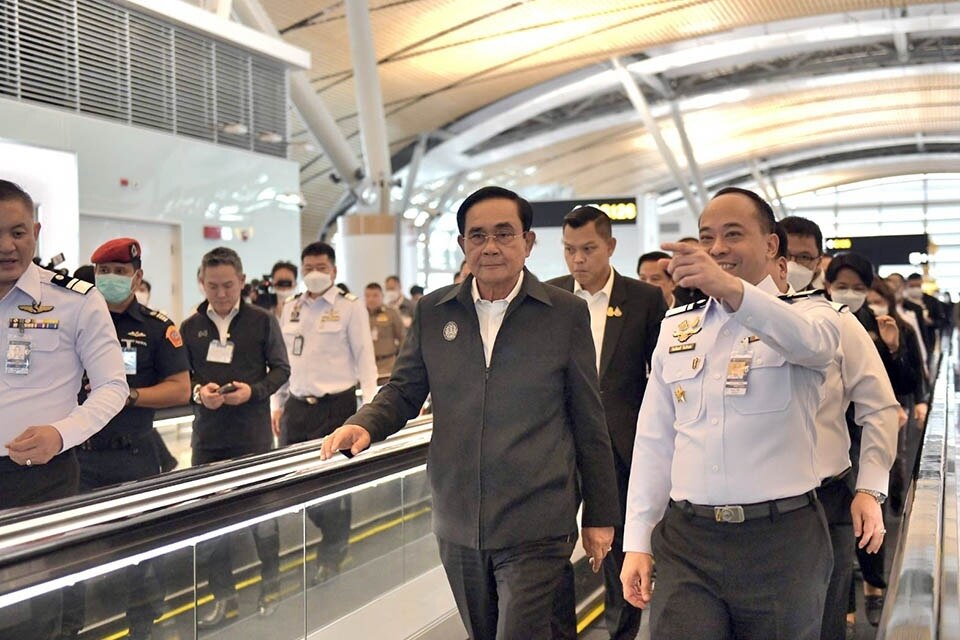 Premierminister besichtigt neues Terminal am Flughafen Suvarnabhumi vor der Inbetriebnahme im September