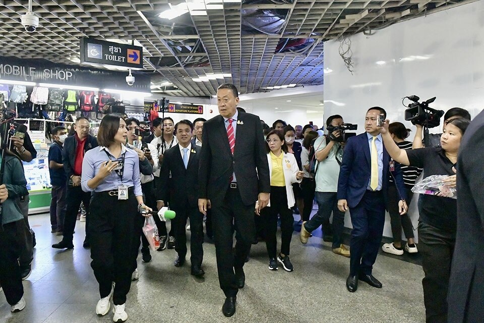 Premierminister prüft Toiletten, Dienstleistungen und Sicherheit am Busbahnhof Mo Chit 2 vor dem Songkran-Fest