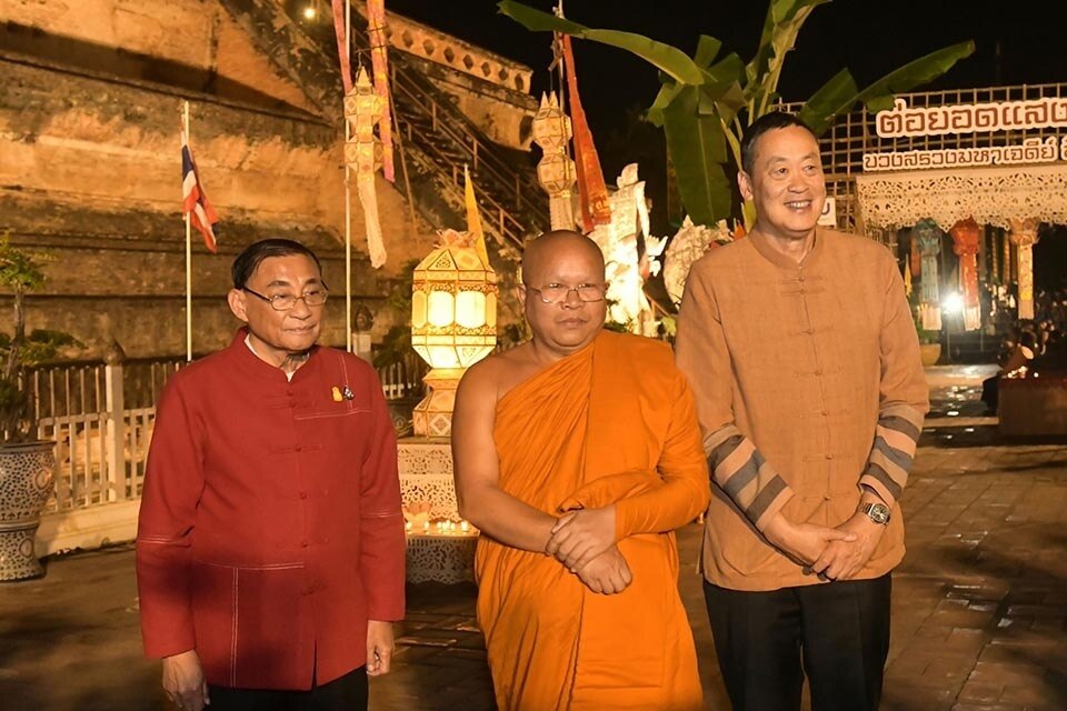 Premierminister trifft Privatsektor und nimmt am Yi Peng Festival in Chiang Mai teil