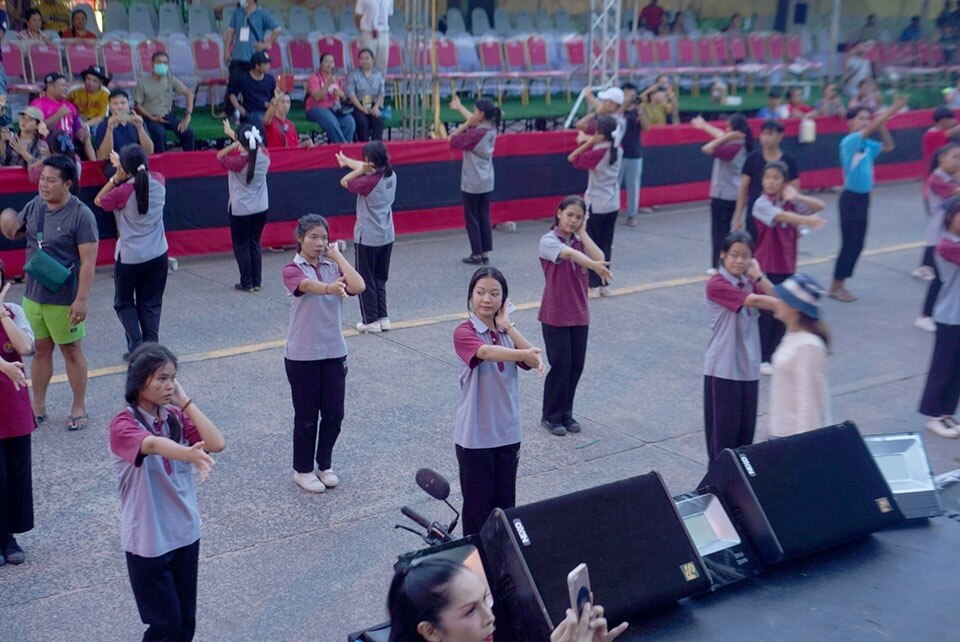 Das &quot;Ubon Ratchathani Candle Festival&quot; wurde mit einer majestätischen Eröffnungsfeier eröffnet