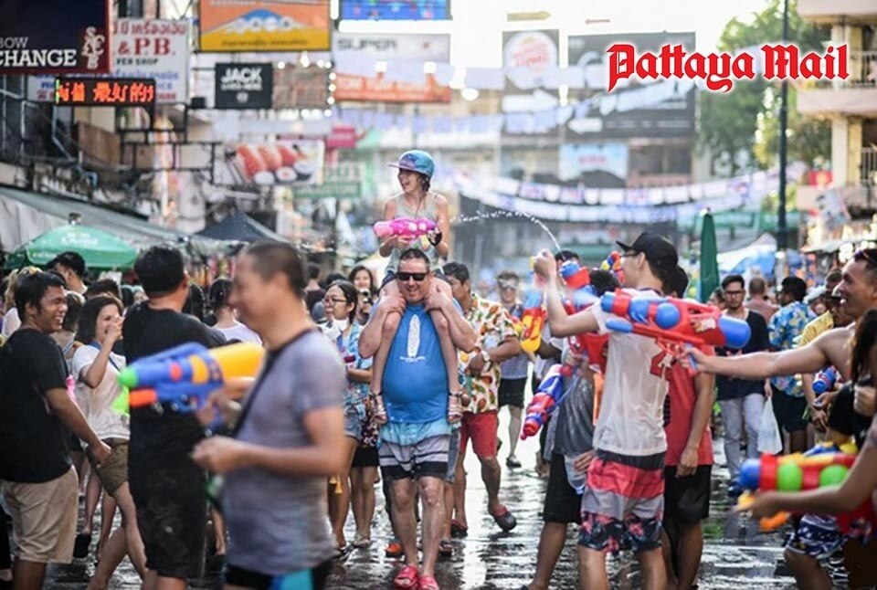 Ausländer erwägen, wegen Songkran in Pattaya zu bleiben - Verkehrschaos und Sicherheitsbedenken