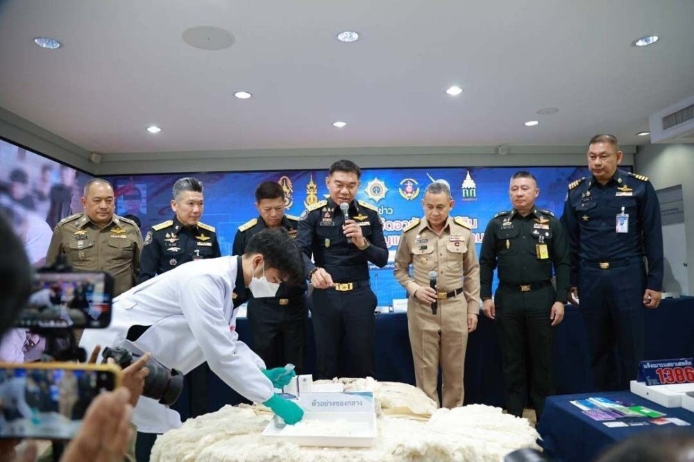 Rekord-Beschlagnahmung von 1,65 Tonnen Chrystal Meth in Bangkoker Lagerhaus: Thailands Engagement im Drogenkampf