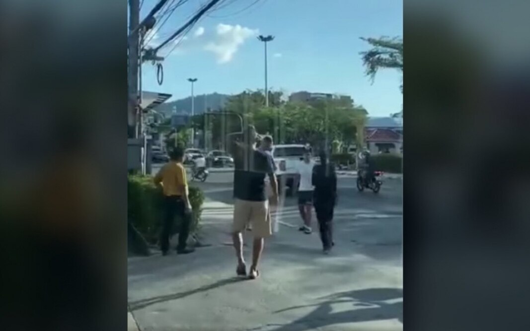 Fahrerflucht in phuket polizei fahndet nach auslaendern mit messern video