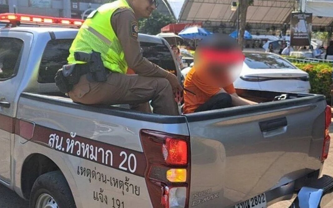 Konzert enthuellung in bangkok mann beim filmen unter roecken erwischt